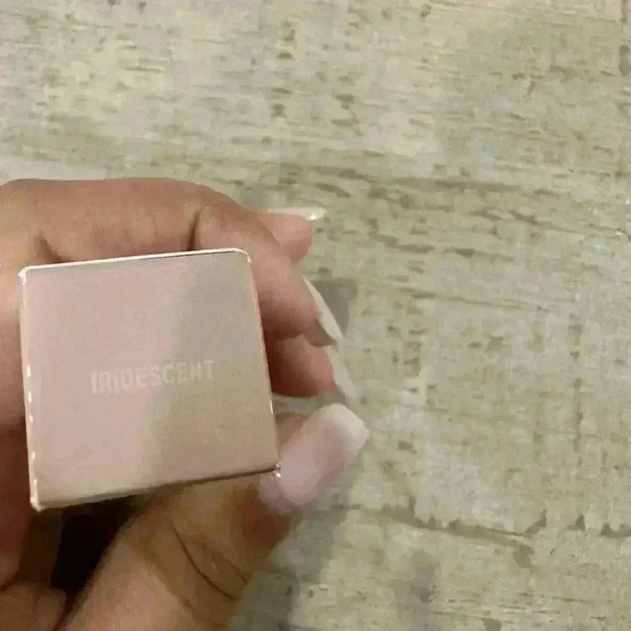 KKW Beauty irredescent Lipgloss - Picture 2 of 2